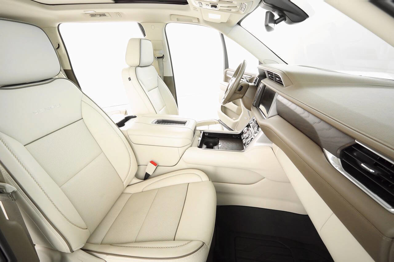 Used 2022 GMC Yukon XL Denali image 15