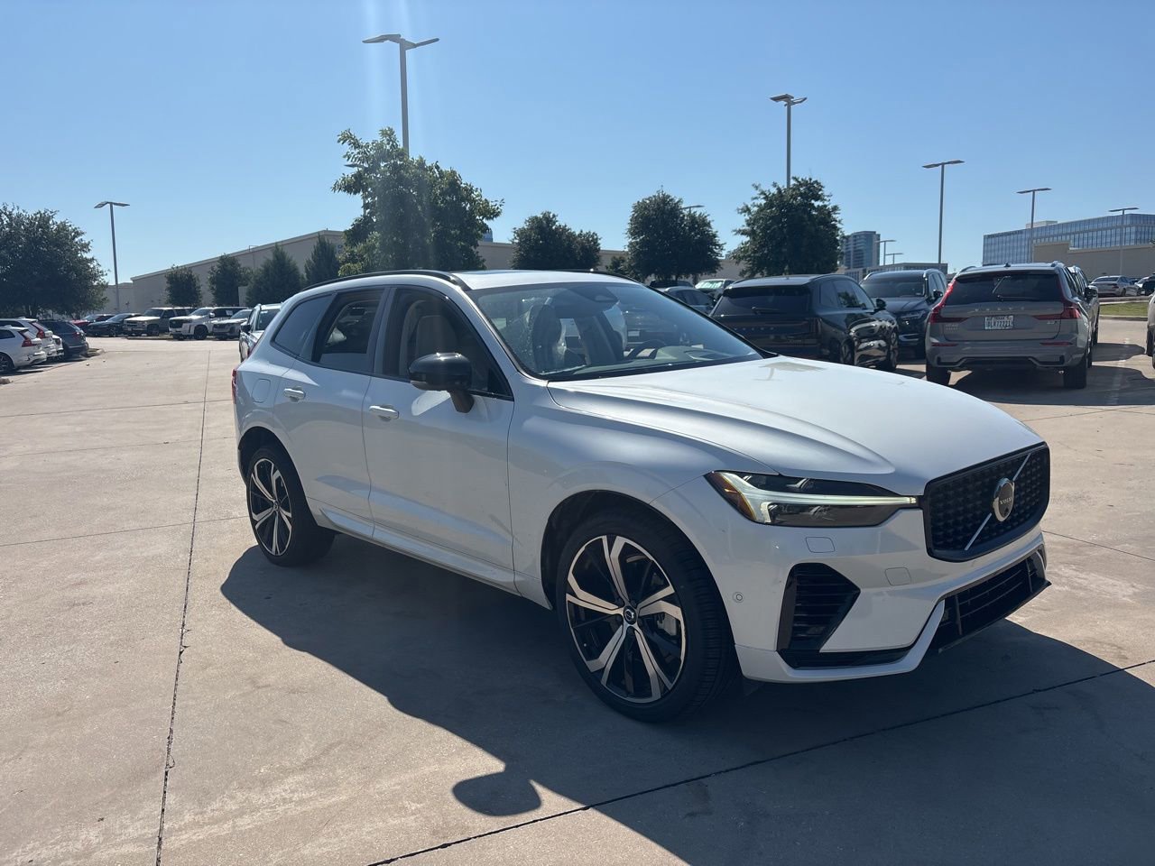 Used 2024 Volvo XC60 T8 Ultimate w/ Protection Package Premier AWD/4WD image 3