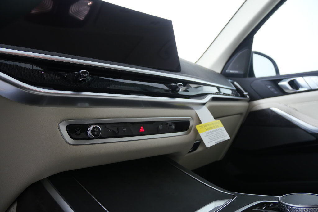 Used 2027 BMW X7 xDrive40i AWD/4WD image 22