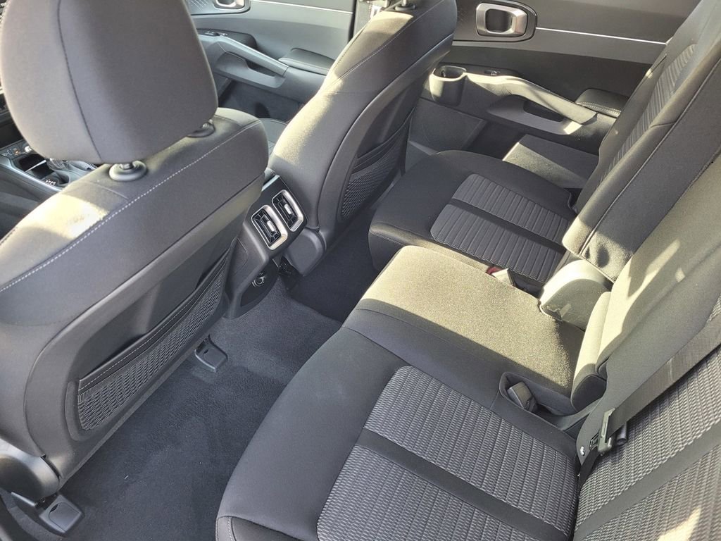 Used 2026 Kia Sorento LX FWD image 9