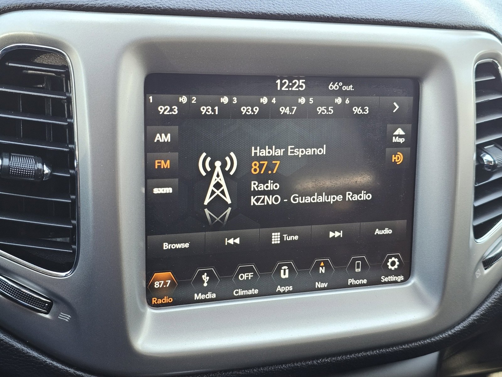 Used 2019 Jeep Compass Latitude w/ Popular Equipment Group image 13