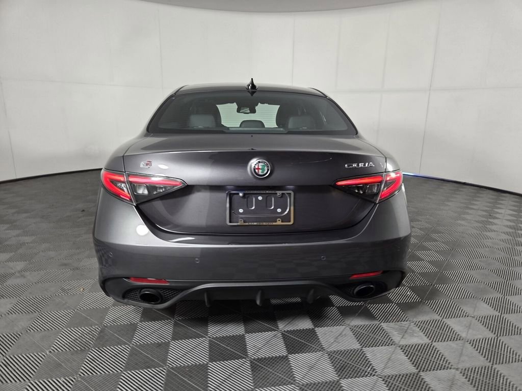Used 2024 Alfa Romeo Giulia Veloce image 6