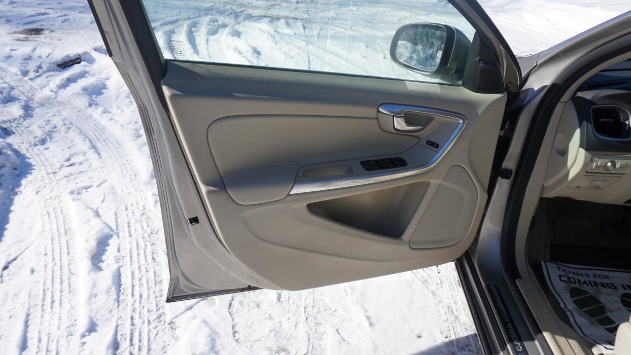 Used 2015 Volvo V60 T5 Premier w/ Convenience Package AWD/4WD image 25