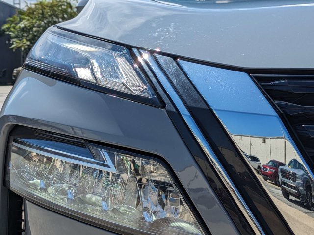 Used 2023 Nissan Rogue SL FWD image 10