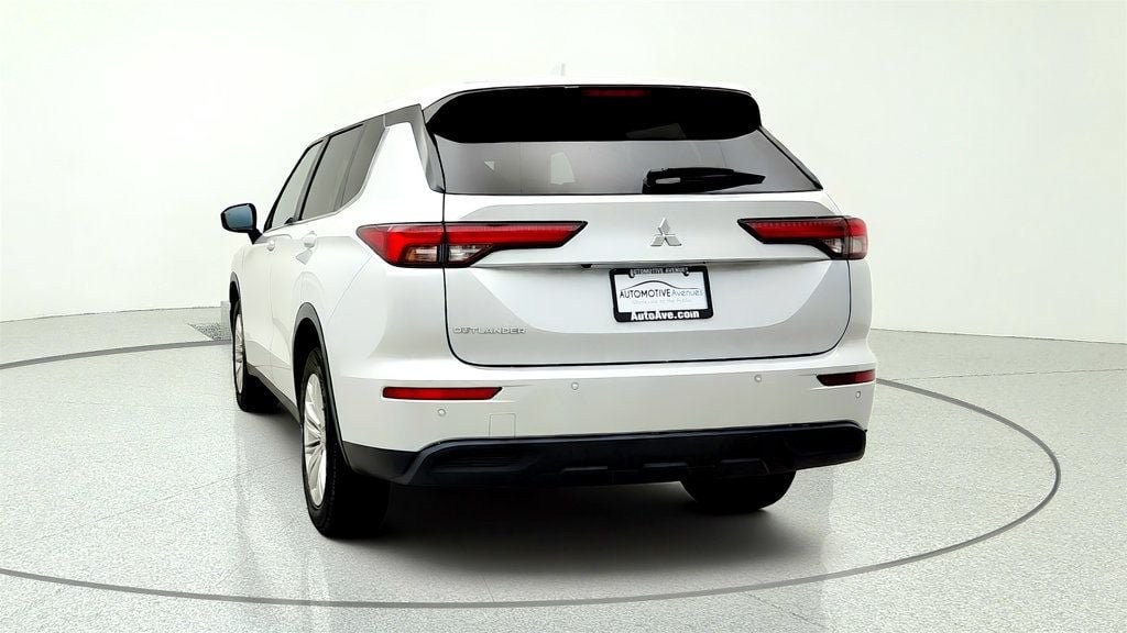 Used 2022 Mitsubishi Outlander ES FWD image 6