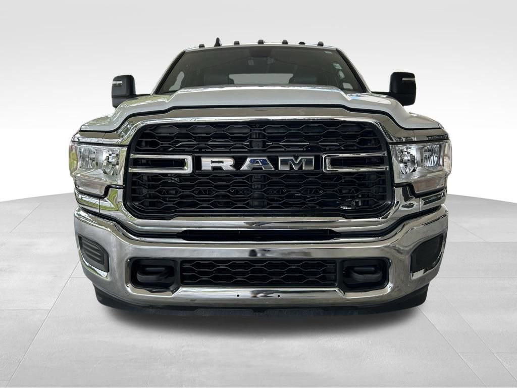 Used 2024 RAM 3500 Tradesman w/ Chrome Appearance Group AWD/4WD image 13
