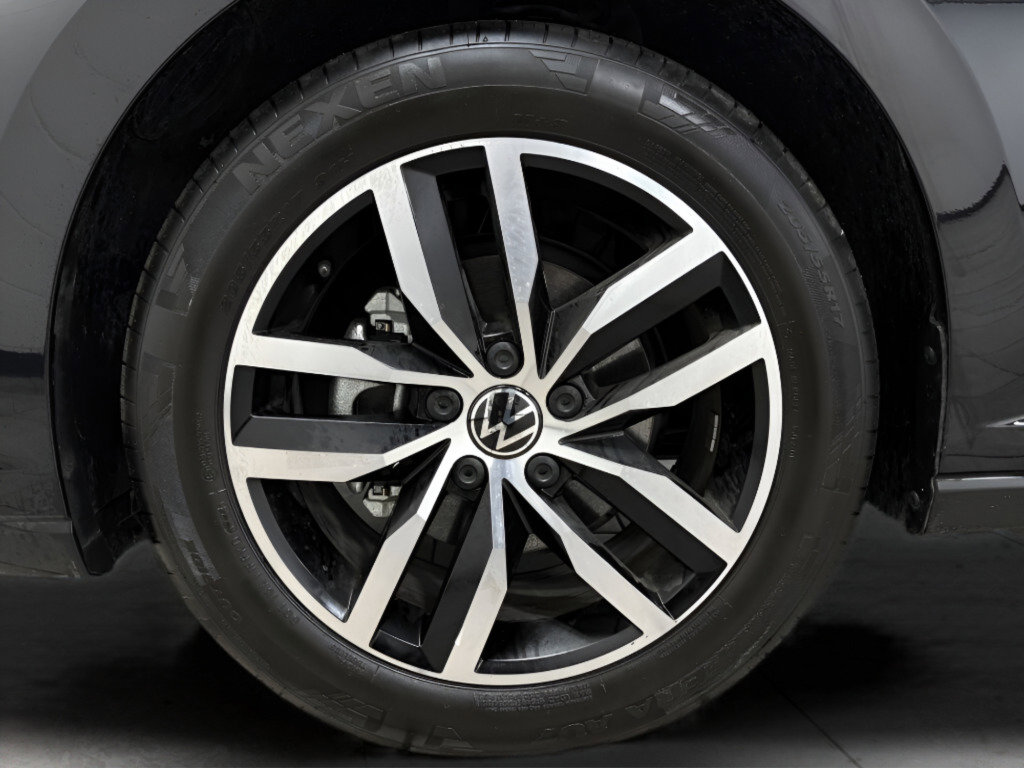 Certified 2025 Volkswagen Jetta SE image 19