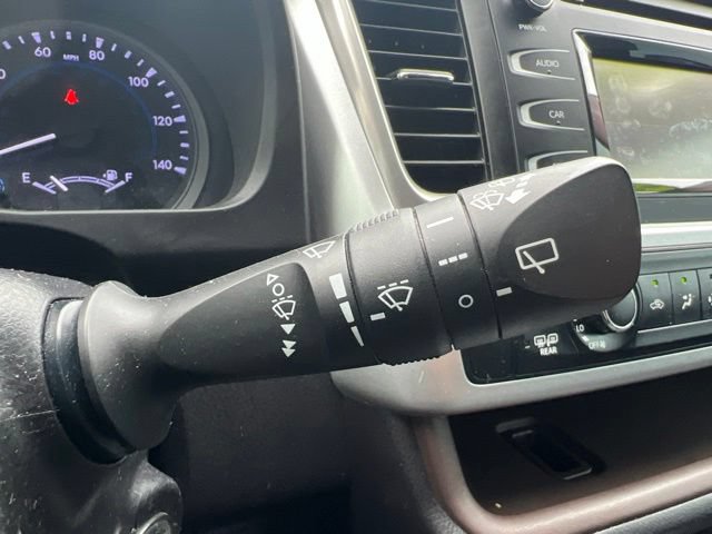 Used 2019 Toyota Highlander LE AWD/4WD image 23