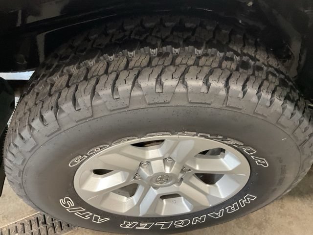 Used 2022 Toyota 4Runner SR5 AWD/4WD image 8