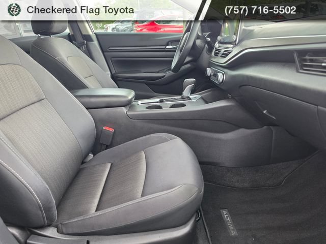 Used 2025 Nissan Altima 2.5 SV FWD image 25