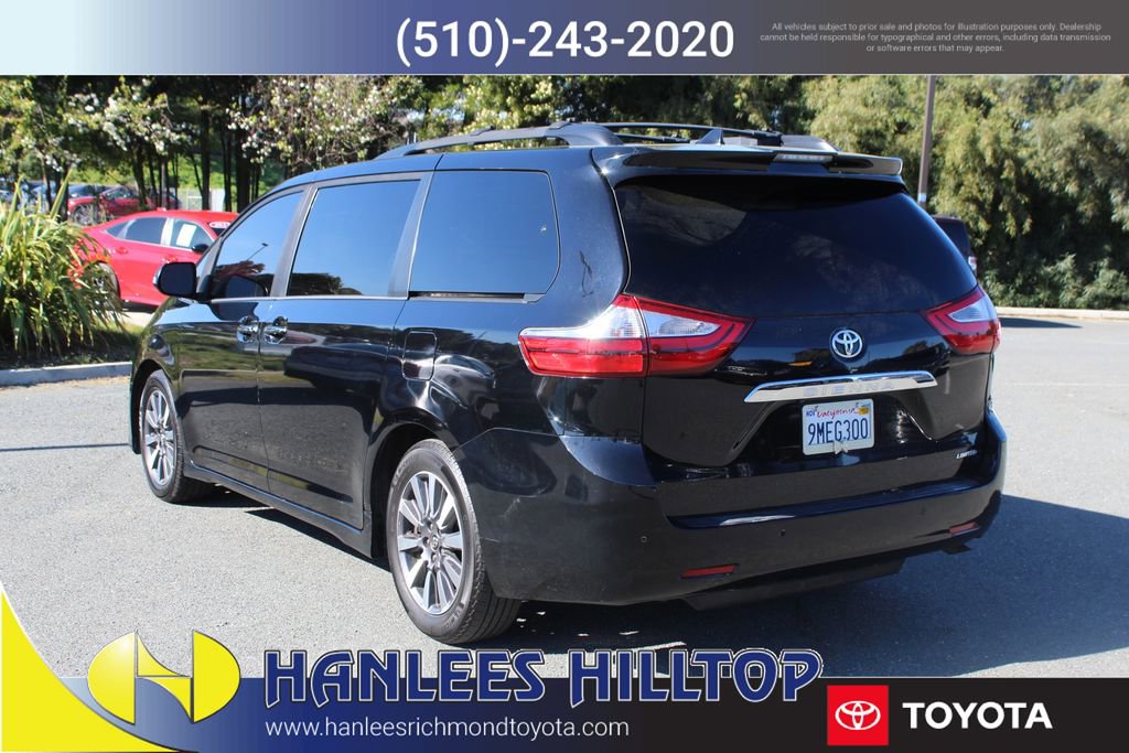 Used 2018 Toyota Sienna Limited w/ Carpet Mat Package image 9