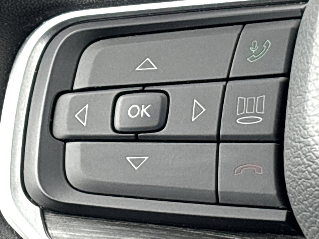Used 2023 Jeep Wagoneer L Series II AWD/4WD image 13