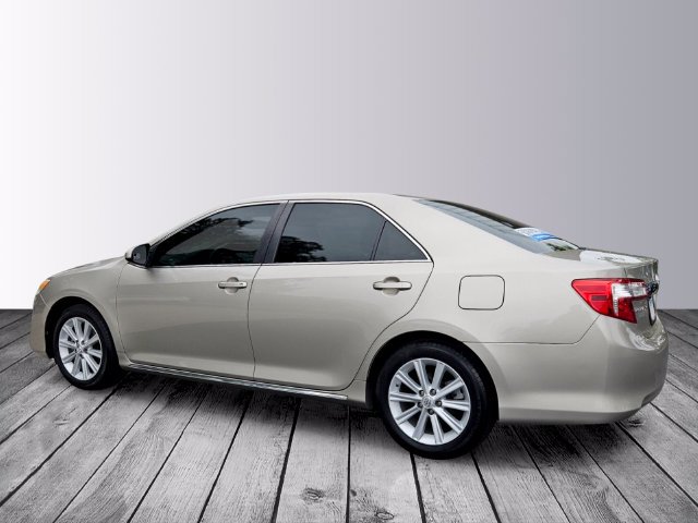 Used 2014 Toyota Camry XLE w/ Leather Package FWD image 3