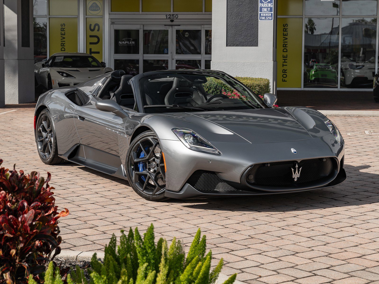 Used 2023 Maserati MC20 Spyder image 16