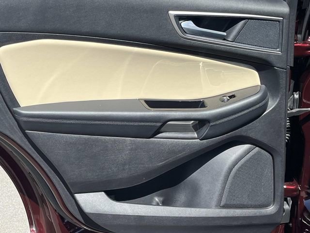 Used 2018 Ford Edge SEL w/ Equipment Group 201A AWD/4WD image 21