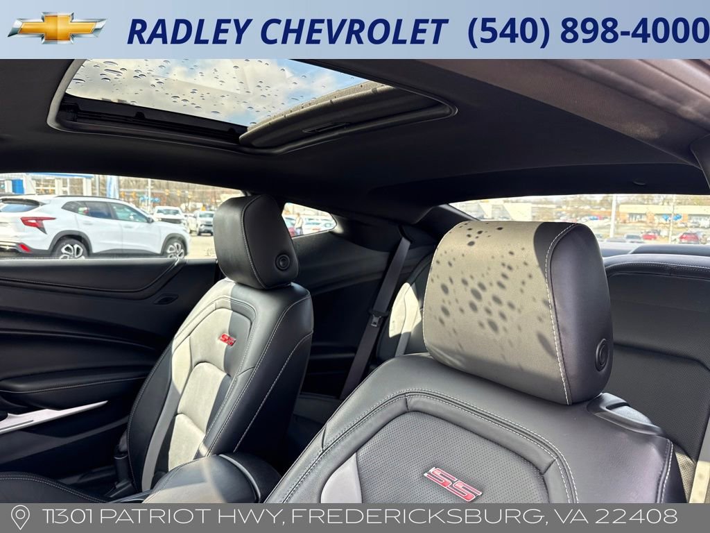 Used 2017 Chevrolet Camaro SS image 2