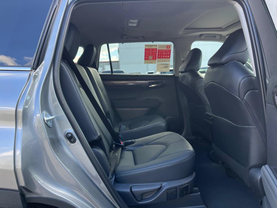 New 2026 Toyota Highlander Limited AWD/4WD image 27
