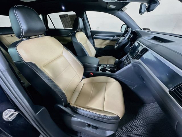 Certified 2023 Volkswagen Atlas Cross Sport SEL R-Line AWD/4WD image 30