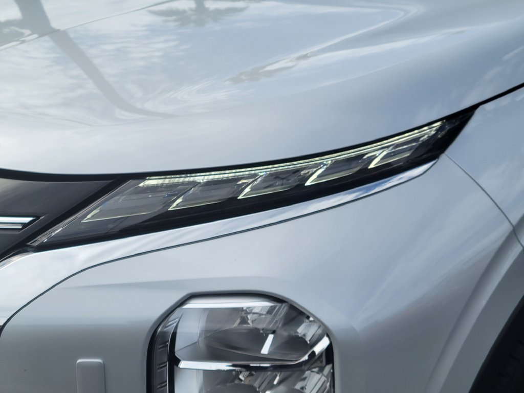 Used 2025 Mitsubishi Outlander AWD image 27