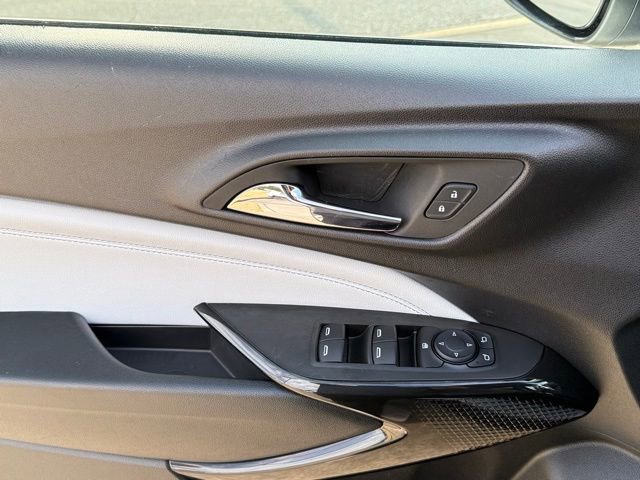 Used 2025 Chevrolet Trax LT FWD image 15
