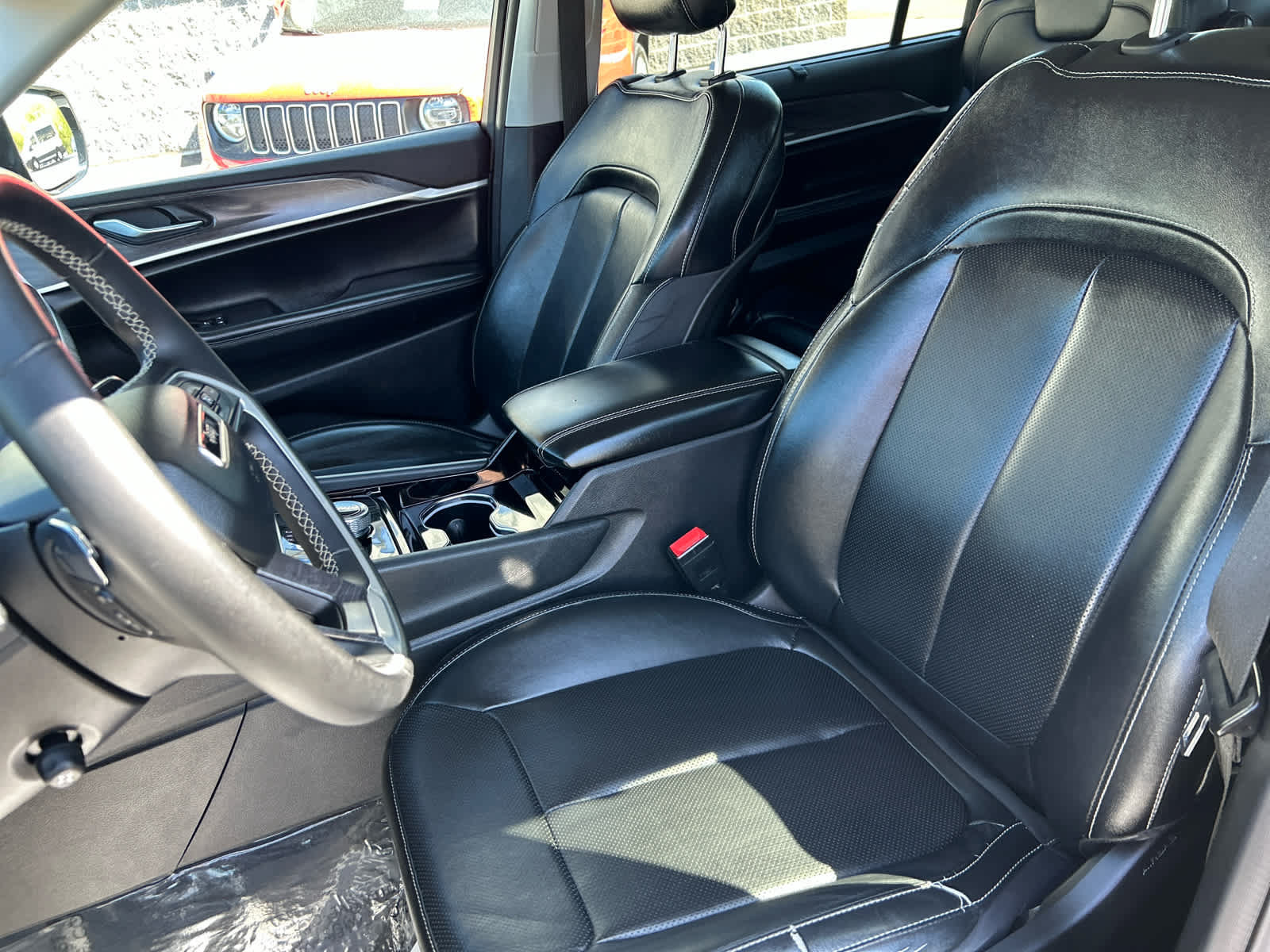 Used 2023 Jeep Grand Cherokee L Limited w/ Luxury Tech Group II AWD/4WD image 15