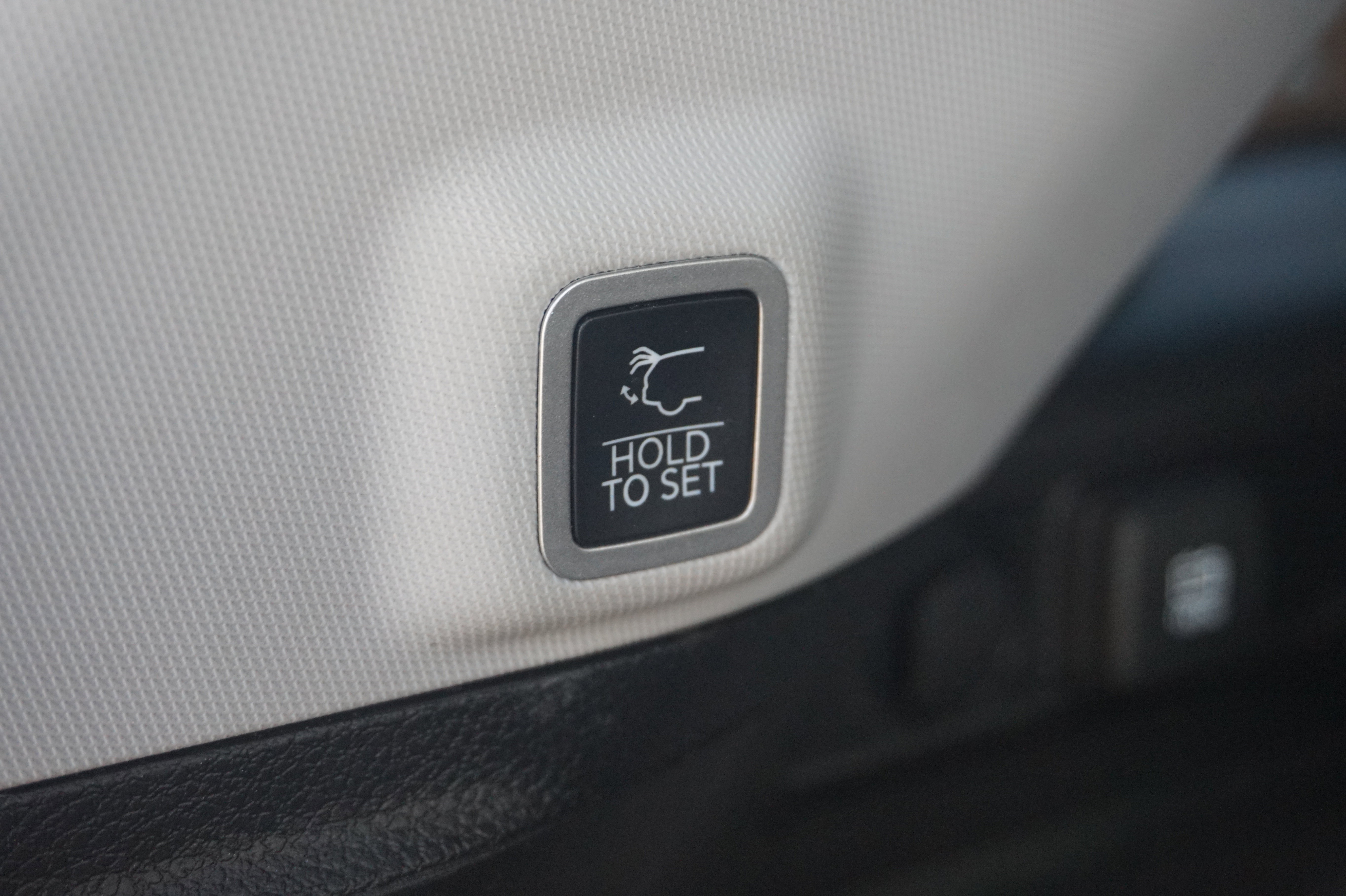 Used 2023 Jeep Grand Cherokee Laredo w/ Luxury Tech Group I image 20