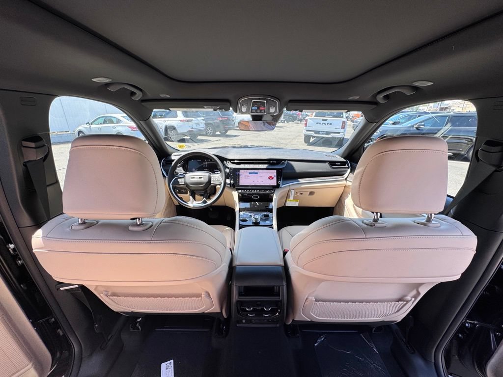 New 2026 Jeep Grand Cherokee Limited w/ Limited Altitude Package AWD/4WD image 23