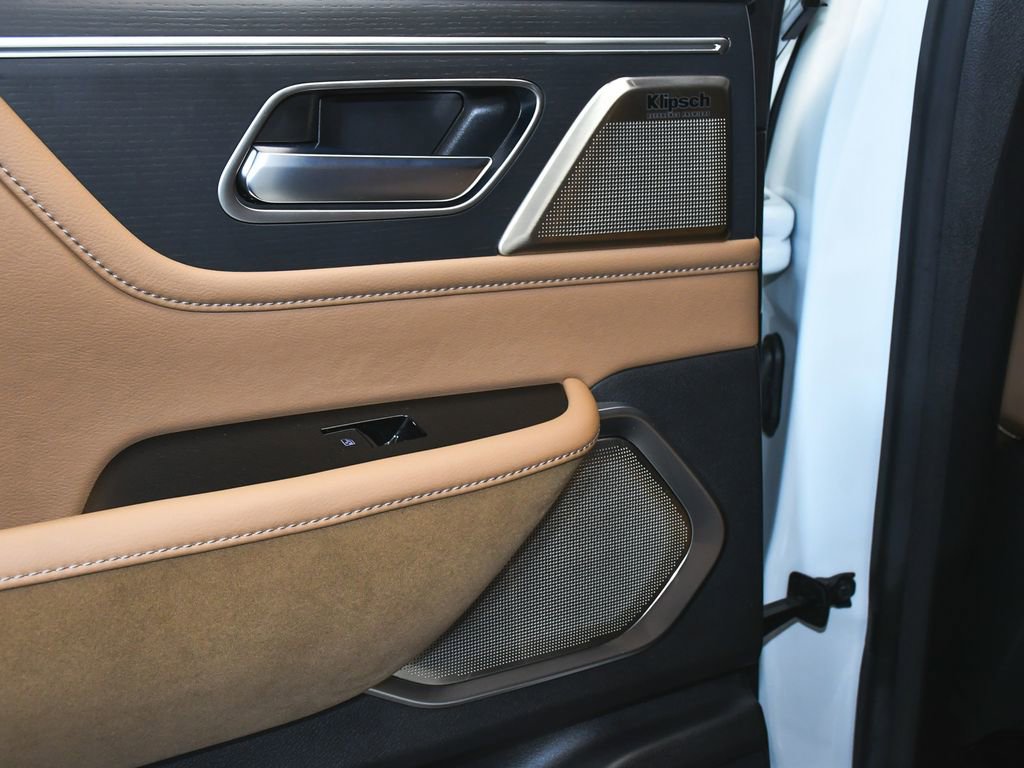 Used 2025 INFINITI QX80 Sensory image 15