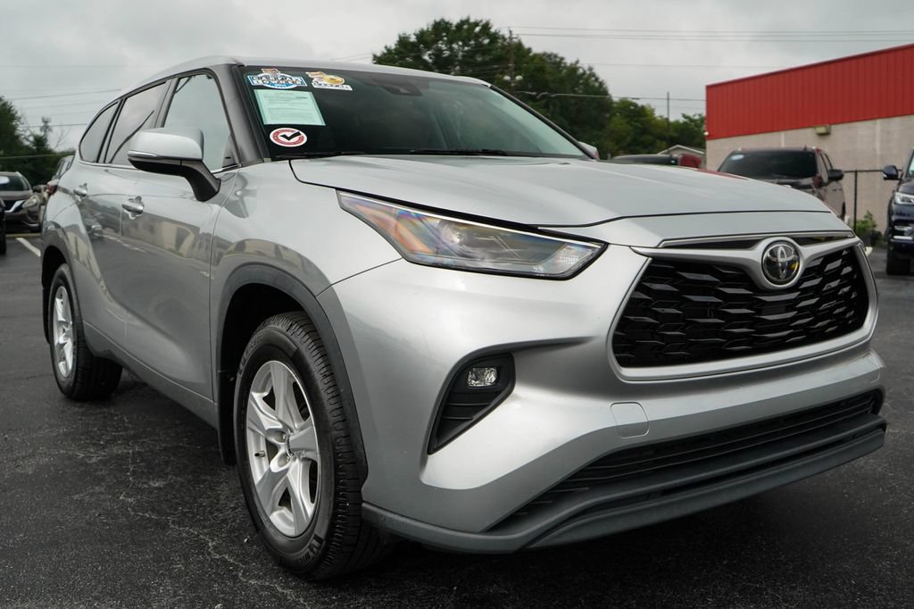 Used 2023 Toyota Highlander LE AWD/4WD image 38