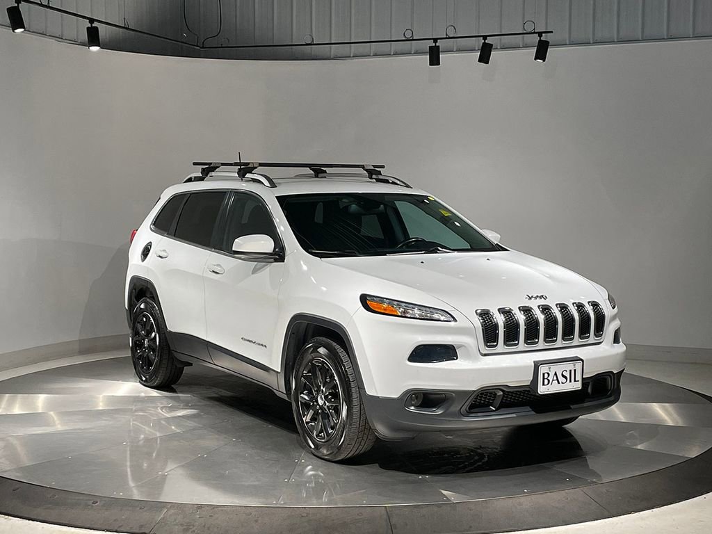 Used 2017 Jeep Cherokee Latitude w/ Cold Weather Group AWD/4WD image 36