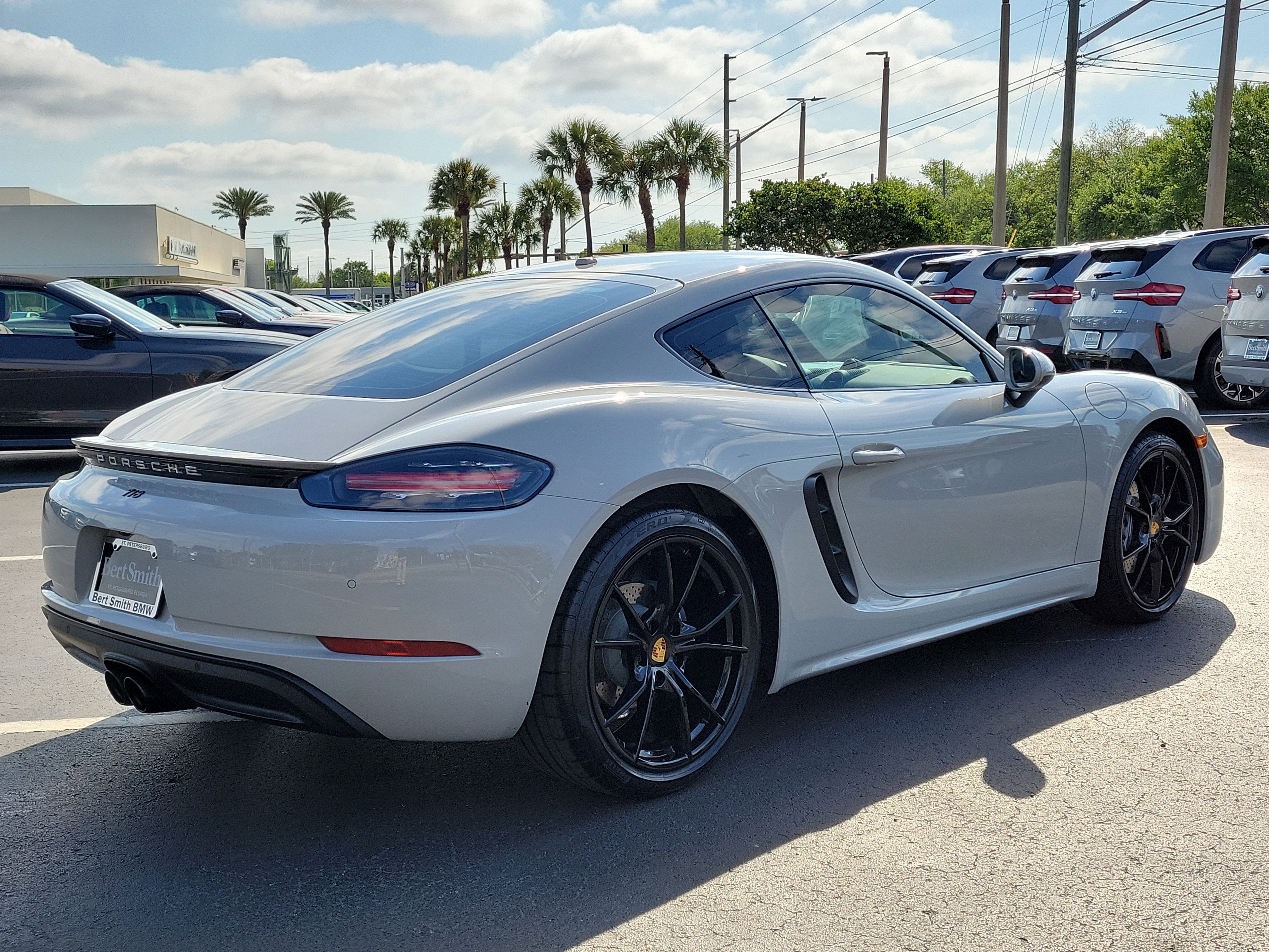 Used 2025 Porsche 718 Cayman RWD image 3