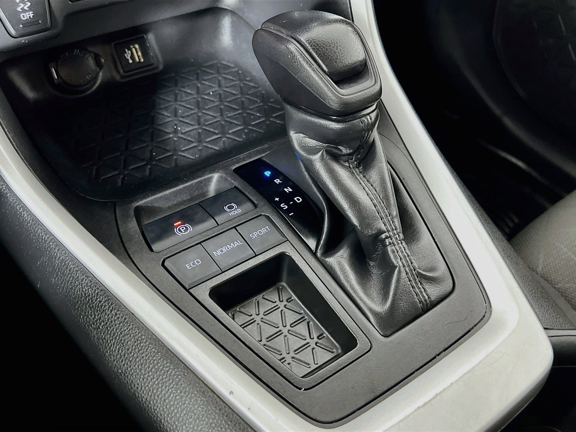 Certified 2024 Toyota RAV4 XLE FWD image 17