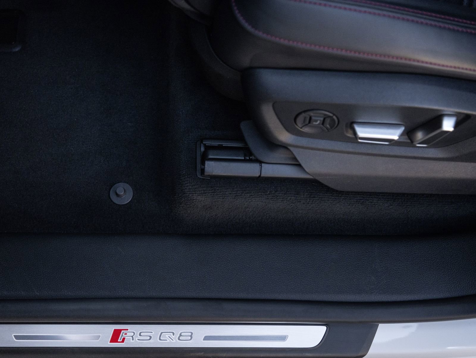 Used 2025 Audi RS Q8 performance w/ Matte Carbon Package image 21