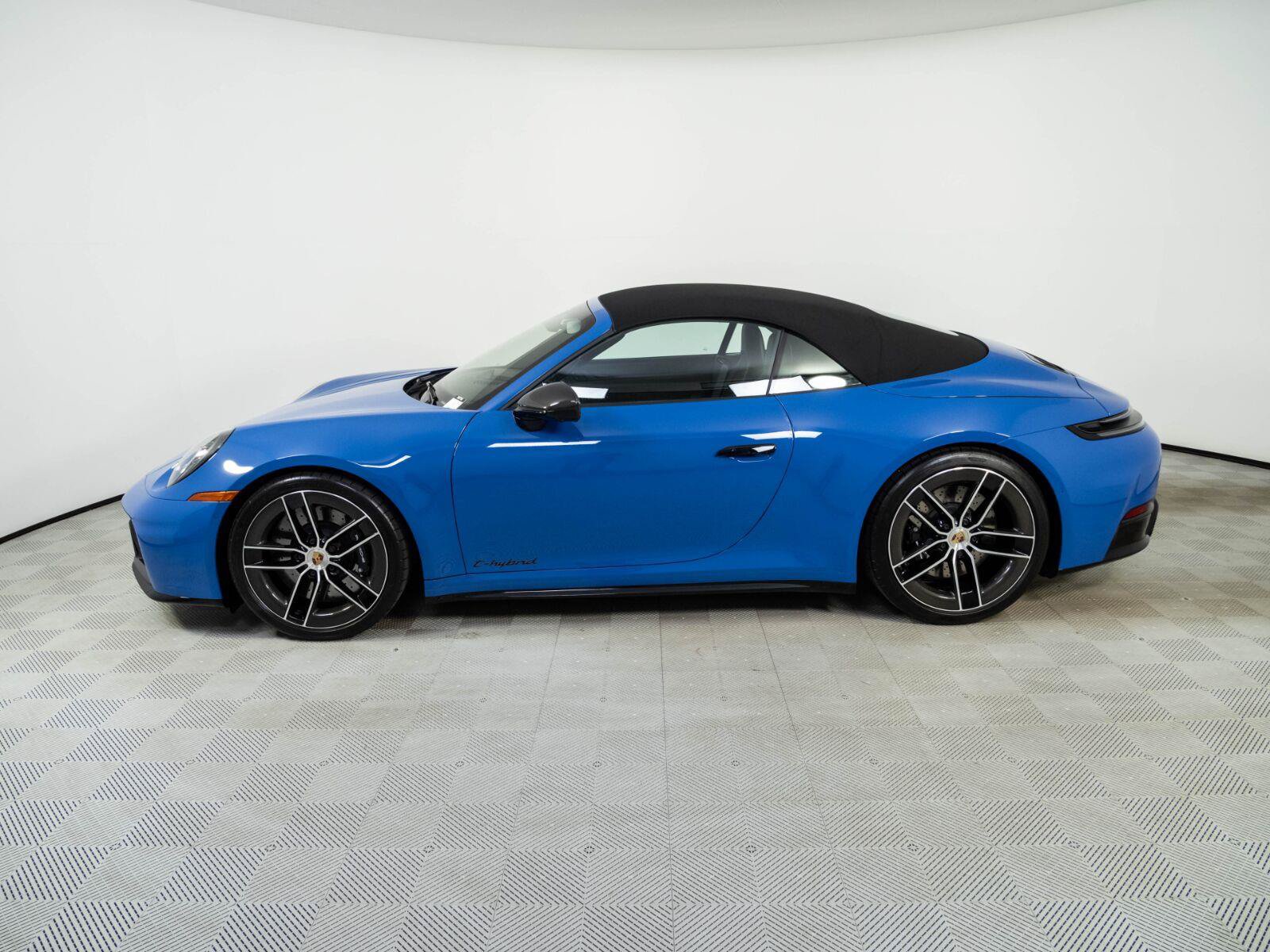 Certified 2025 Porsche 911 Carrera 4 GTS AWD/4WD image 33
