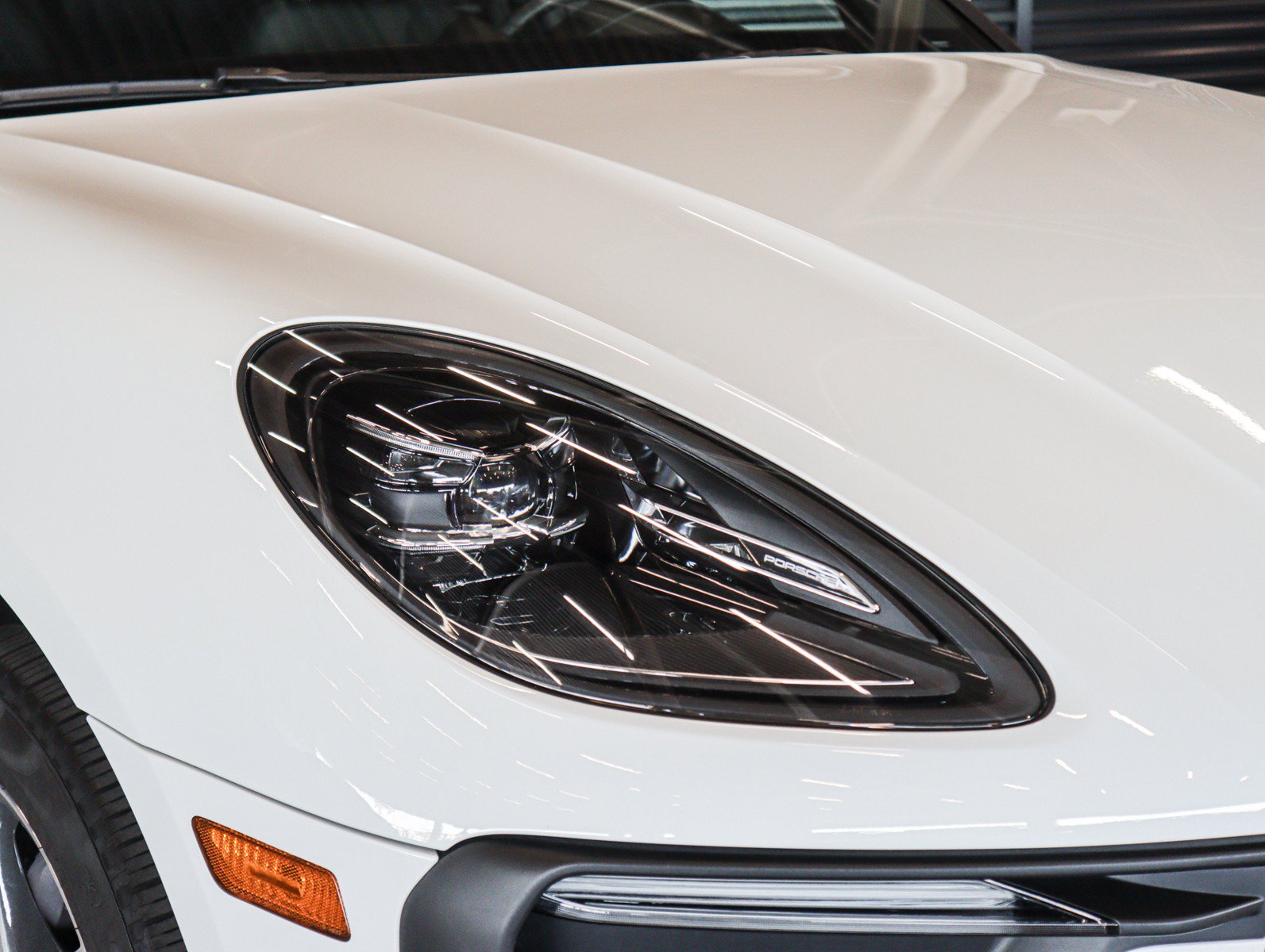 Certified 2024 Porsche Macan AWD/4WD image 22