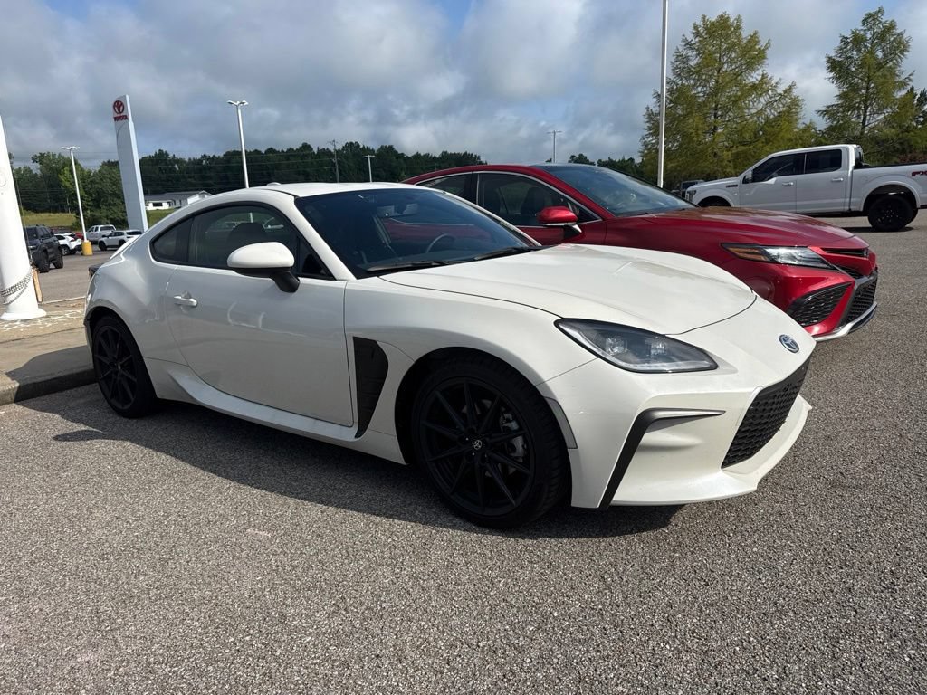 Used 2025 Toyota GR86 Premium RWD image 3