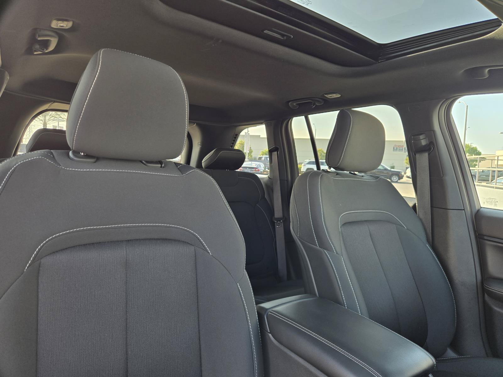 Used 2025 Jeep Grand Cherokee Laredo X RWD image 32
