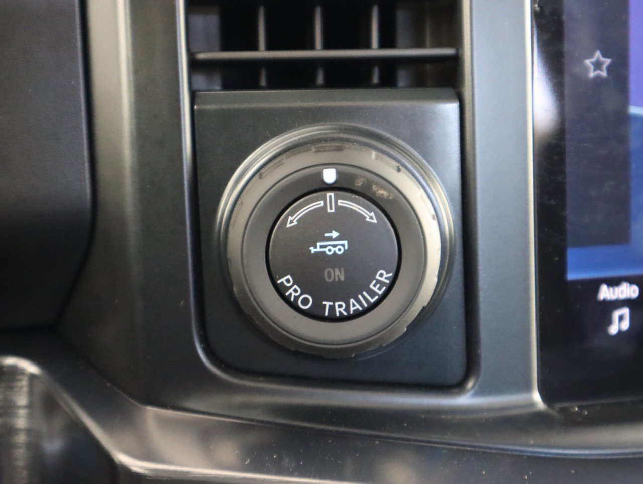 Used 2025 Ford F250 Lariat w/ Lariat Ultimate Package image 24