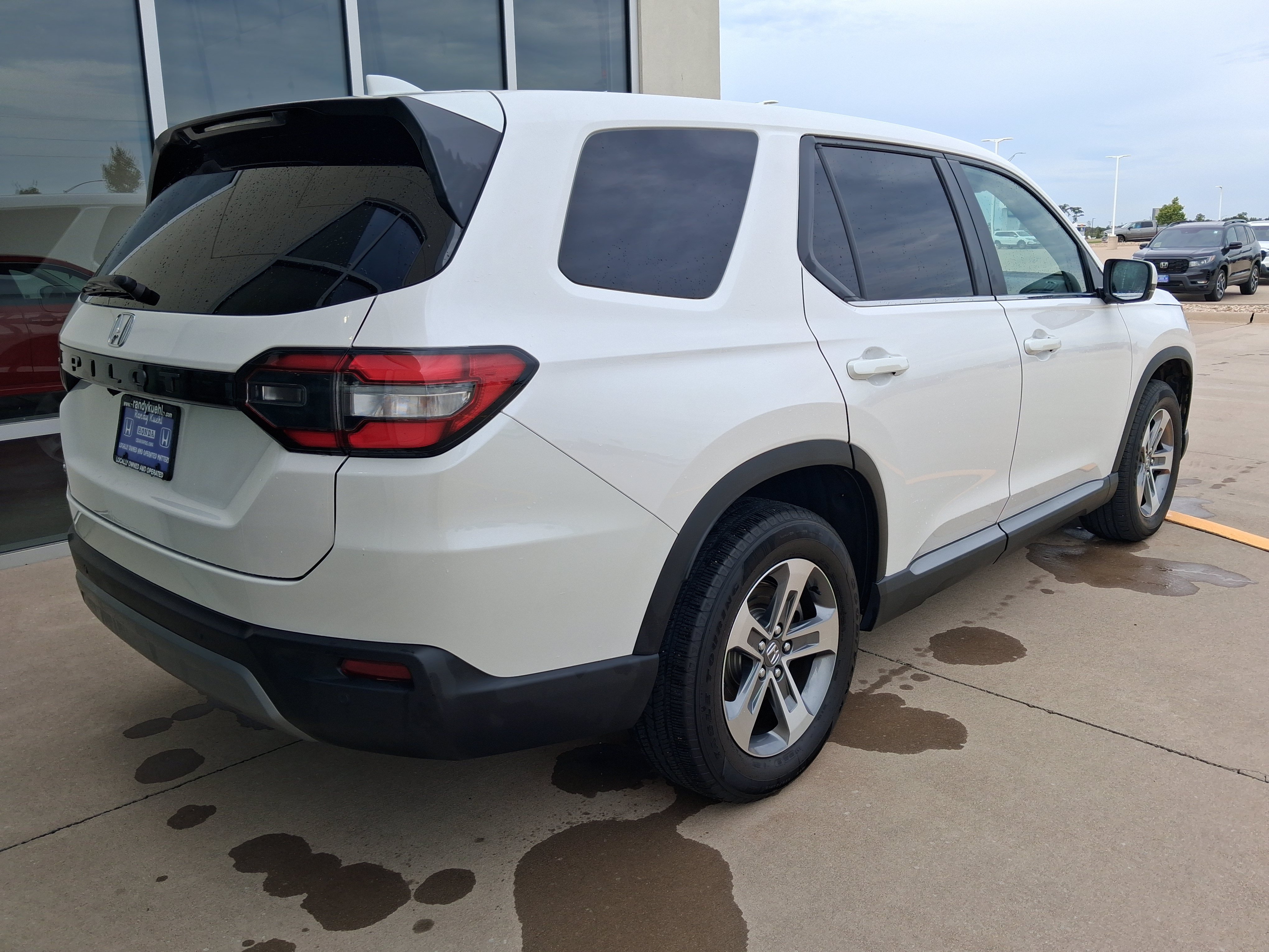 Used 2025 Honda Pilot EX-L image 6