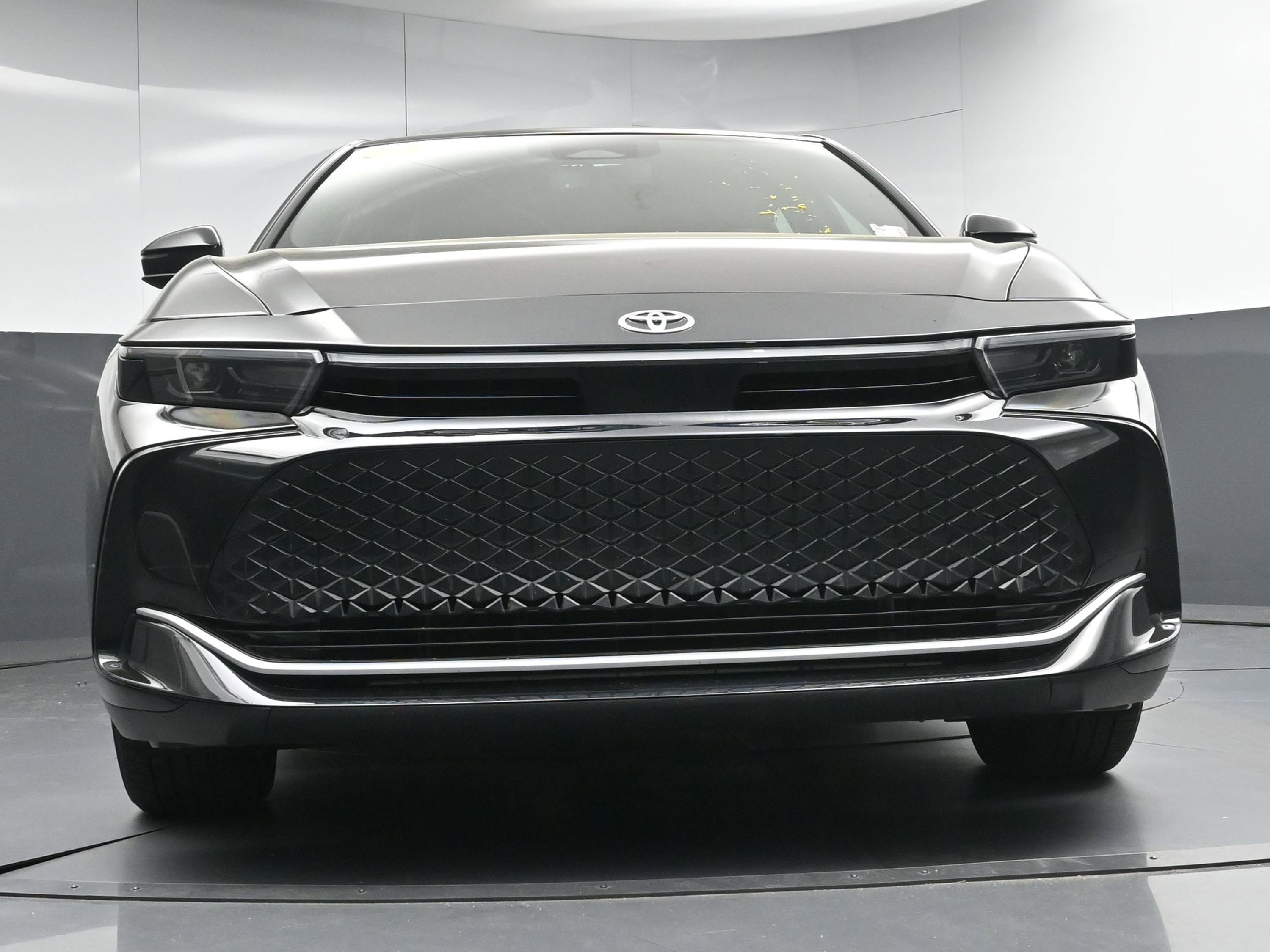 Certified 2025 Toyota Crown XLE image 24