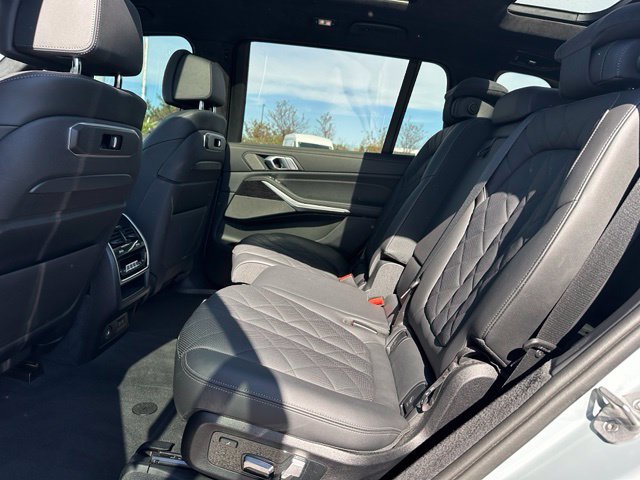 Used 2024 BMW X7 xDrive40i w/ M Sport Package AWD/4WD image 15