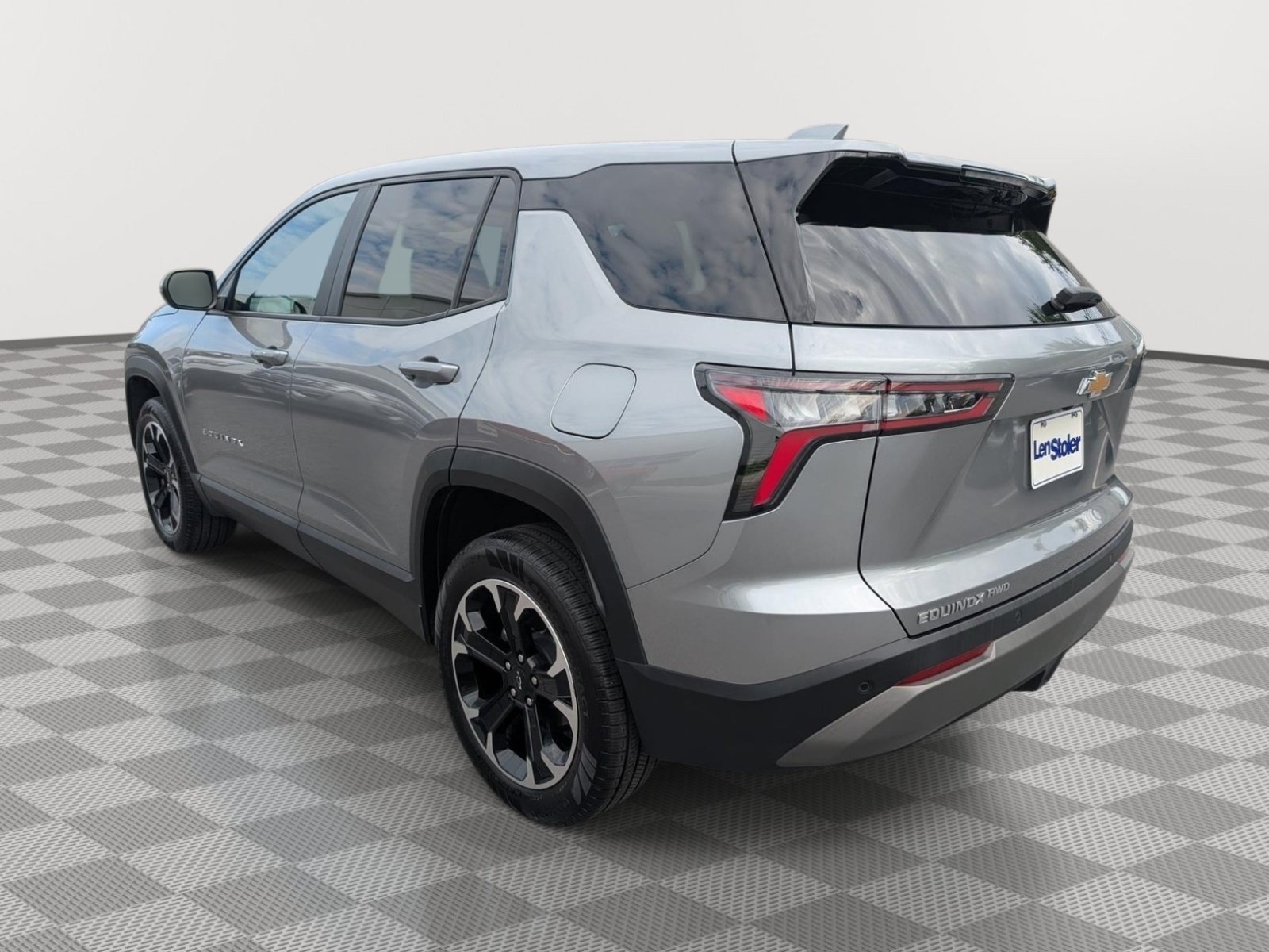 Used 2025 Chevrolet Equinox LT AWD/4WD image 3