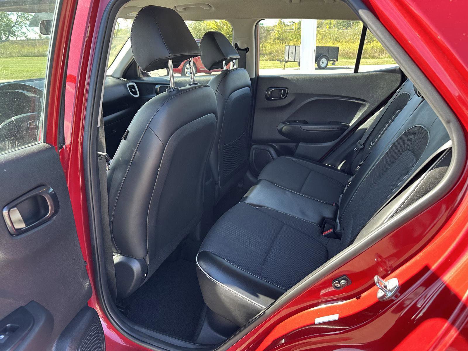 Used 2022 Hyundai Venue Limited image 13