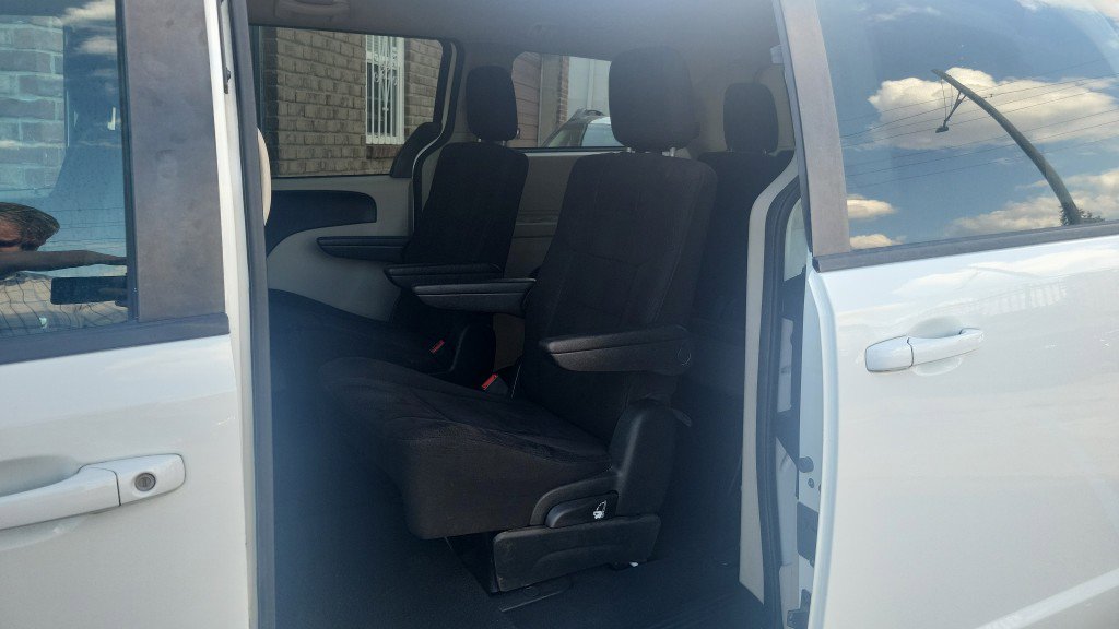 Used 2018 Dodge Grand Caravan SE image 23