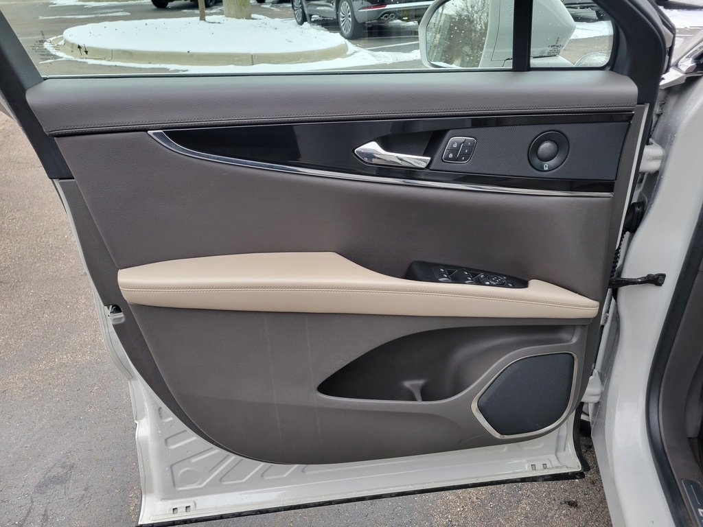 Used 2021 Lincoln Nautilus Reserve image 16