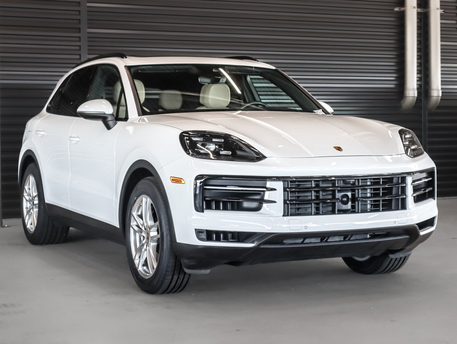 Used 2024 Porsche Cayenne AWD/4WD image 8