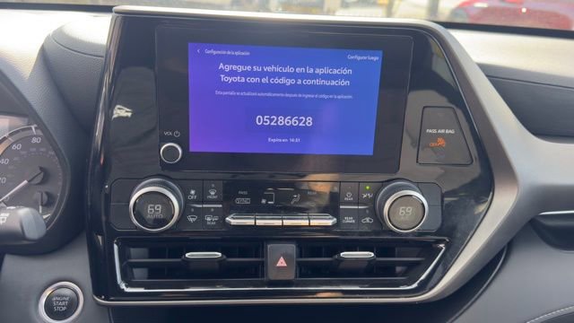 Used 2024 Toyota Highlander LE image 16