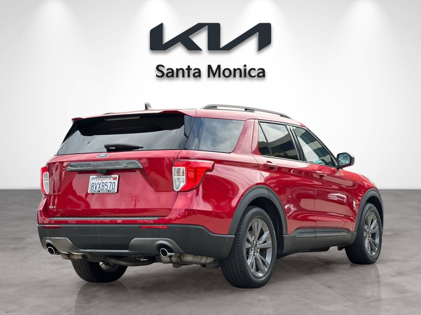 Used 2021 Ford Explorer XLT w/ Equipment Group 202A image 6