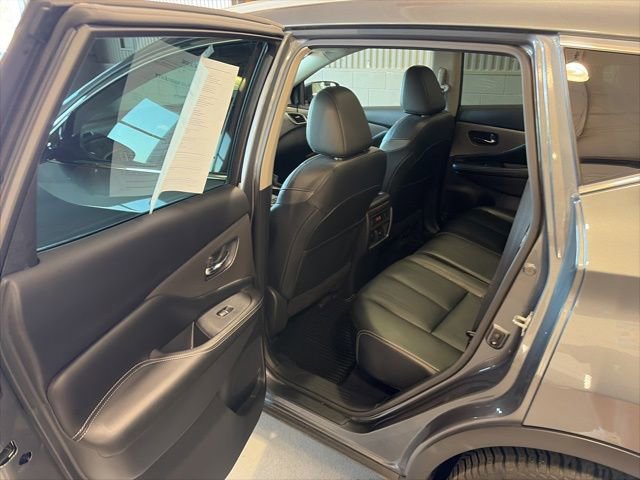 Used 2020 Nissan Murano SL w/ Moonroof Package AWD/4WD image 12
