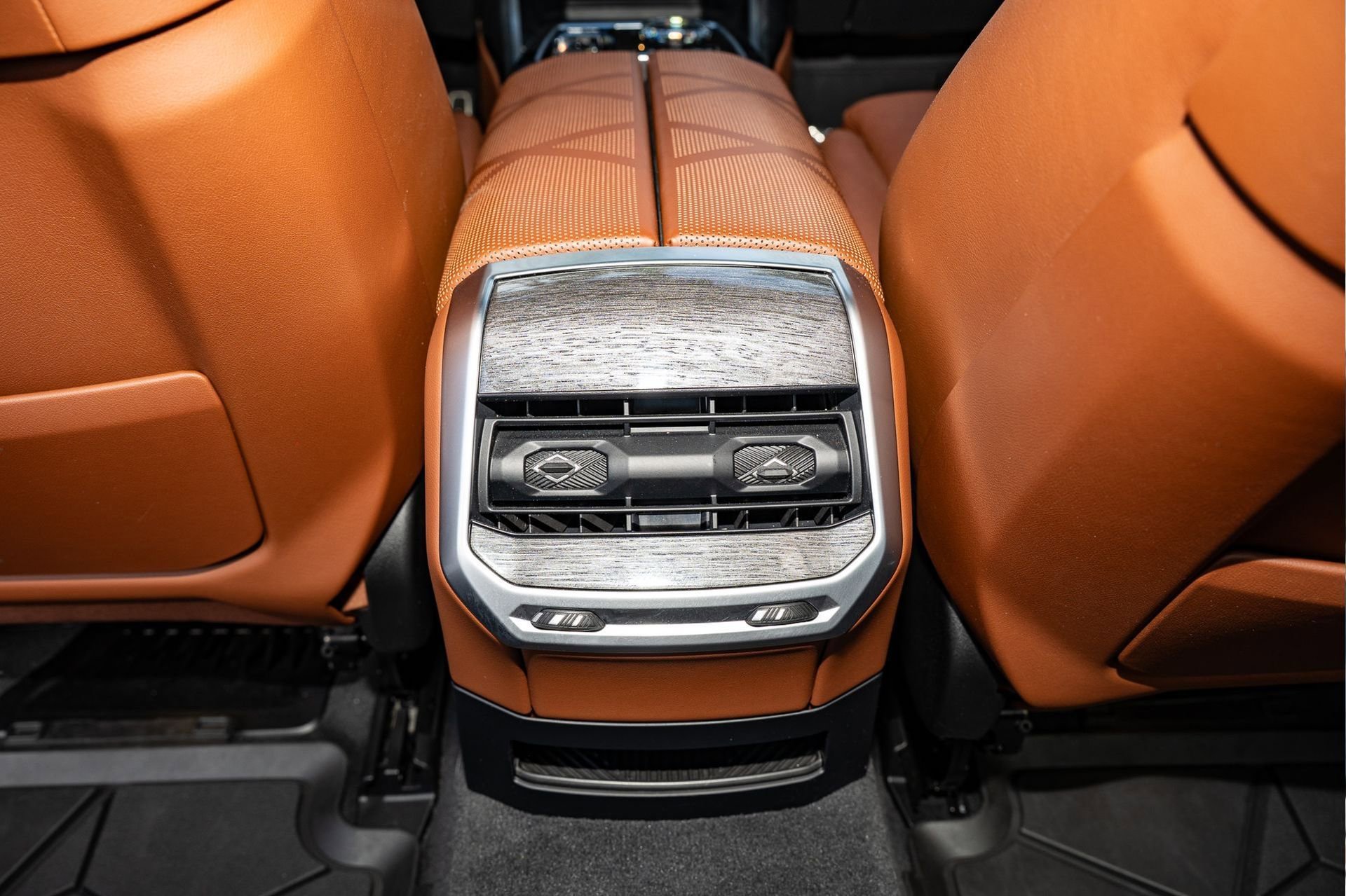 Used 2023 BMW 740i w/ Executive Package image 19